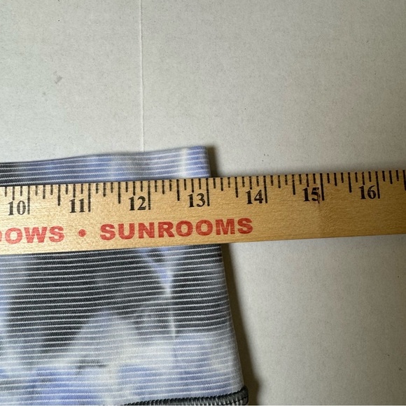 Athleta Salutation Stash Pocket II Capri Leggings - Picture 3 of 6